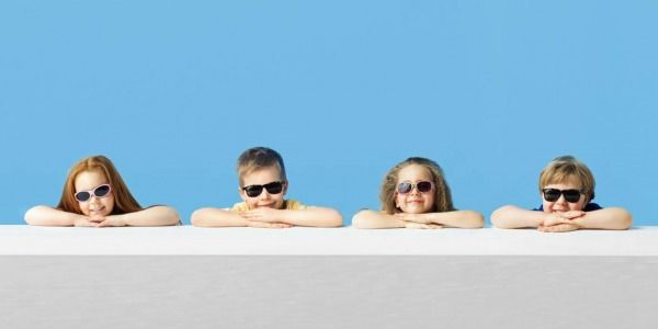 Proteja a los niños del daño solar con un protector solar